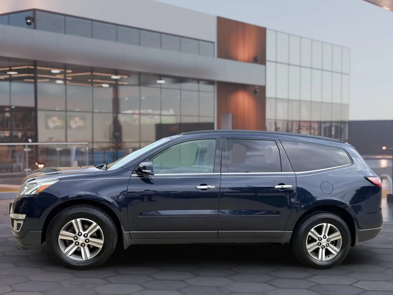 Used 2016 Chevrolet Traverse LT AWD/4WD image 2