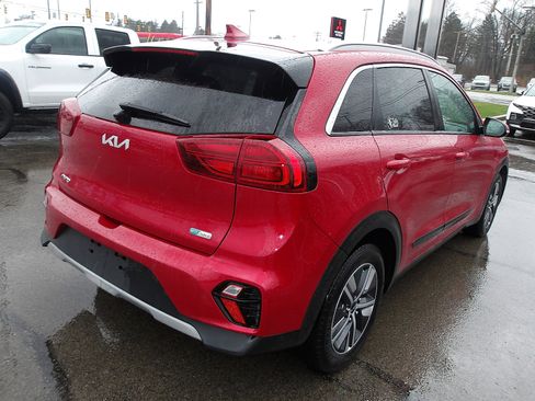 Used 2022 Kia Niro EX Premium image 7