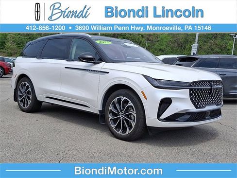 Certified 2025 Lincoln Nautilus Reserve AWD/4WD image 1