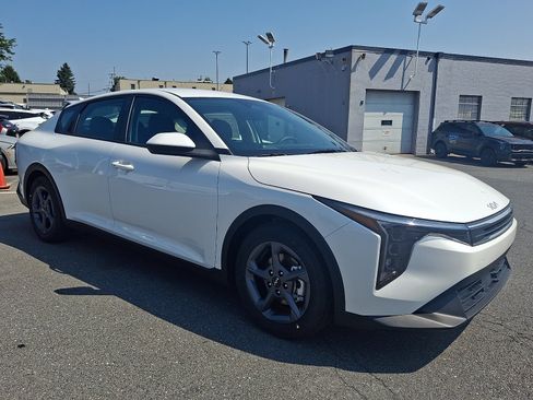 New 2026 Kia K4 FWD image 2