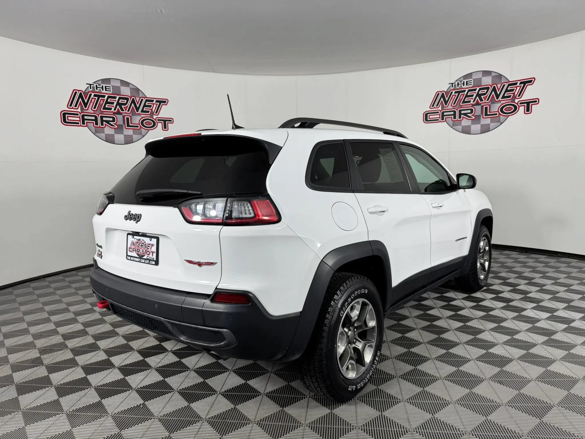 Used 2019 Jeep Cherokee Trailhawk w/ Cold Weather Group AWD/4WD image 7