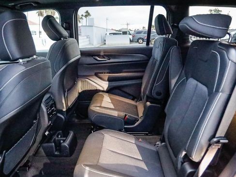 New 2025 Jeep Grand Cherokee L Laredo w/ Luxury Tech Group I image 20