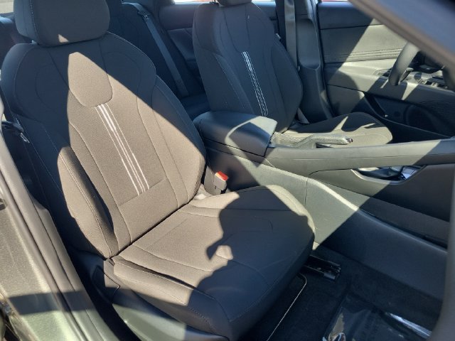 Used 2025 Hyundai Elantra Sport FWD image 22