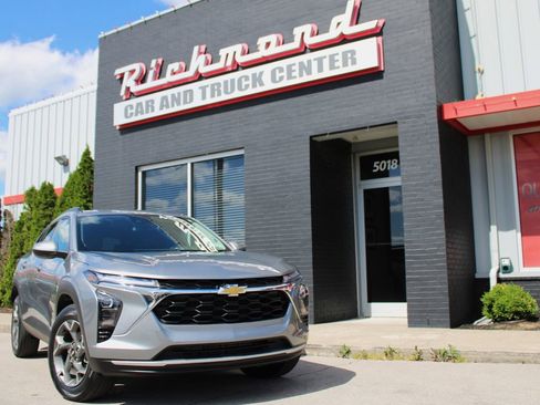 Used 2025 Chevrolet Trax LT w/ LT Convenience Package FWD image 1