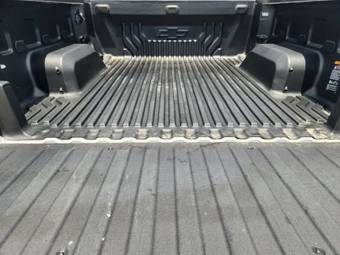 Used 2023 Chevrolet Silverado 1500 LT AWD/4WD image 32