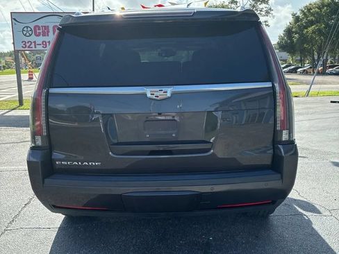 Used 2015 Cadillac Escalade Luxury AWD/4WD image 6