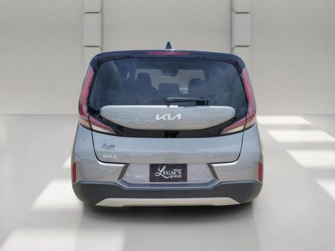 Used 2023 Kia Soul LX w/ LX Technology Package FWD image 5