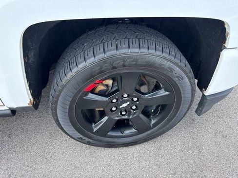 Used 2018 Chevrolet Silverado 1500 LT w/ Redline Edition AWD/4WD image 4