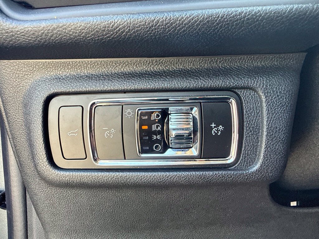Used 2025 Lincoln Corsair AWD w/ Equipment Group 101A image 10