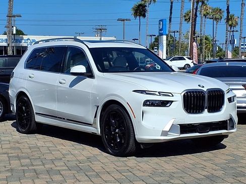 Used 2024 BMW X7 xDrive40i AWD/4WD image 3
