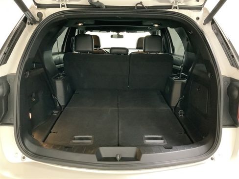 Used 2017 Ford Explorer XLT w/ Equipment Group 202A AWD/4WD image 11