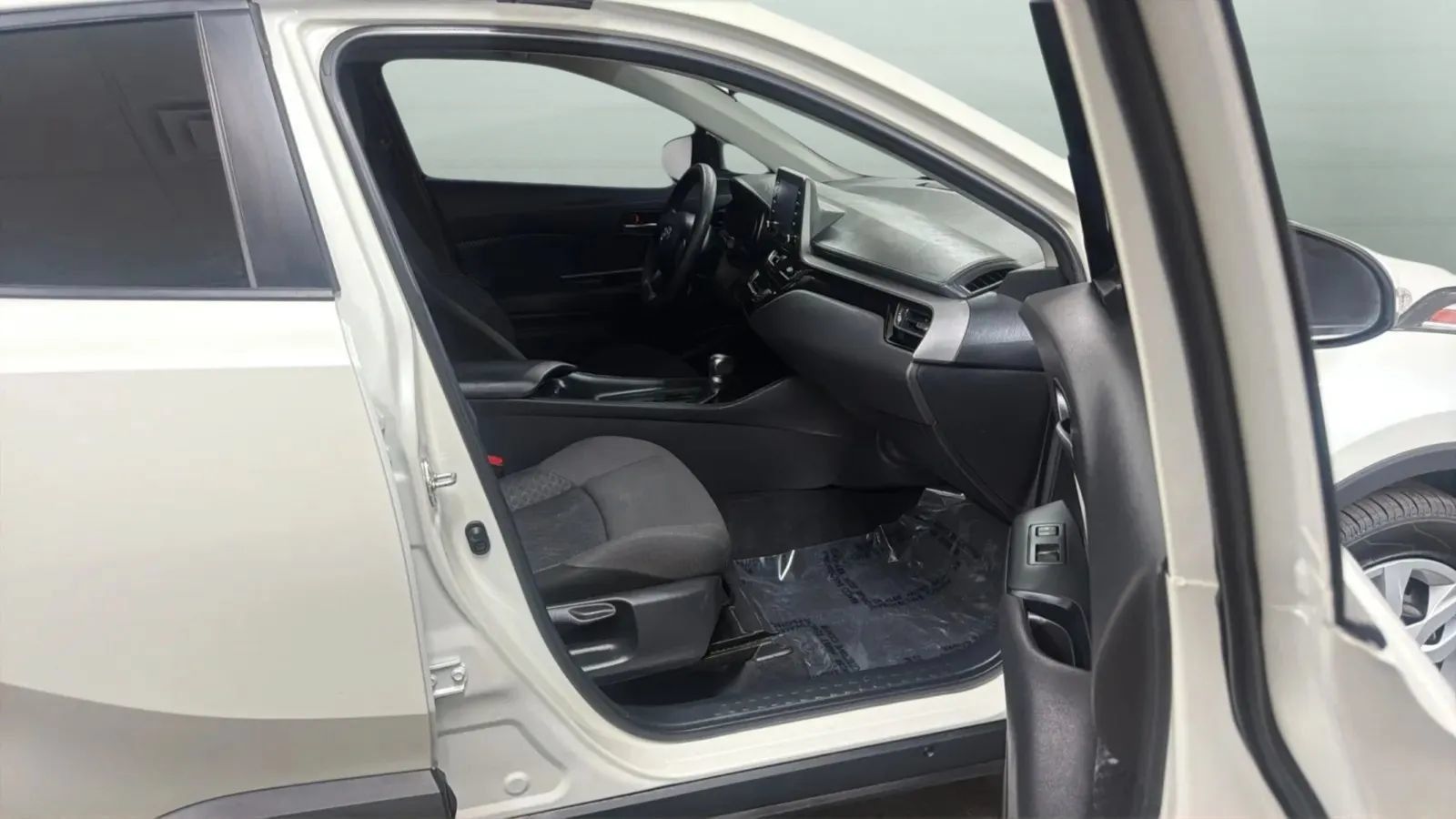 Used 2020 Toyota C-HR LE FWD image 21