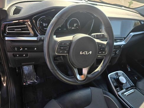 Used 2022 Kia Niro EX image 24