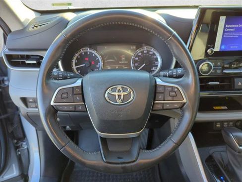 Certified 2023 Toyota Highlander XLE image 12