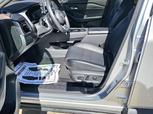 Used 2022 Nissan Rogue SV w/ SV Premium Package image 12