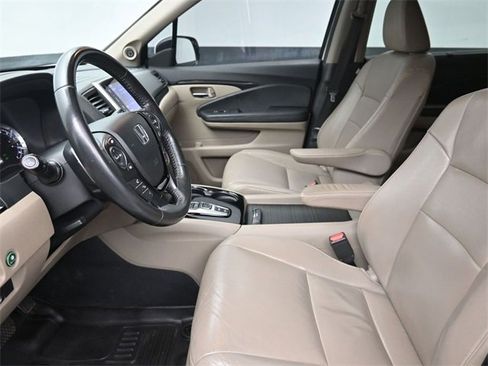 Used 2017 Honda Pilot Touring image 13
