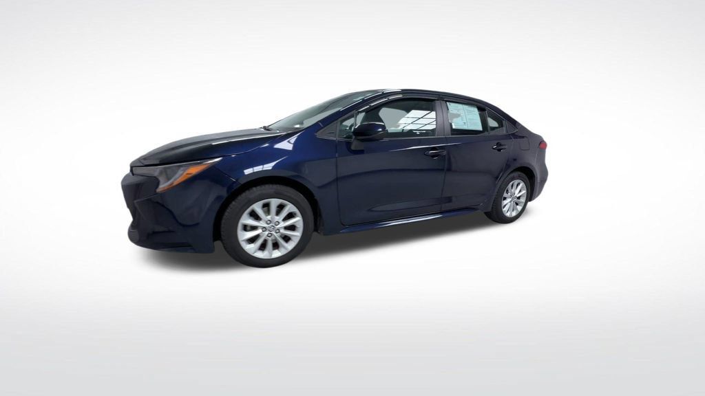 Used 2022 Toyota Corolla LE w/ LE Convenience Package FWD image 4