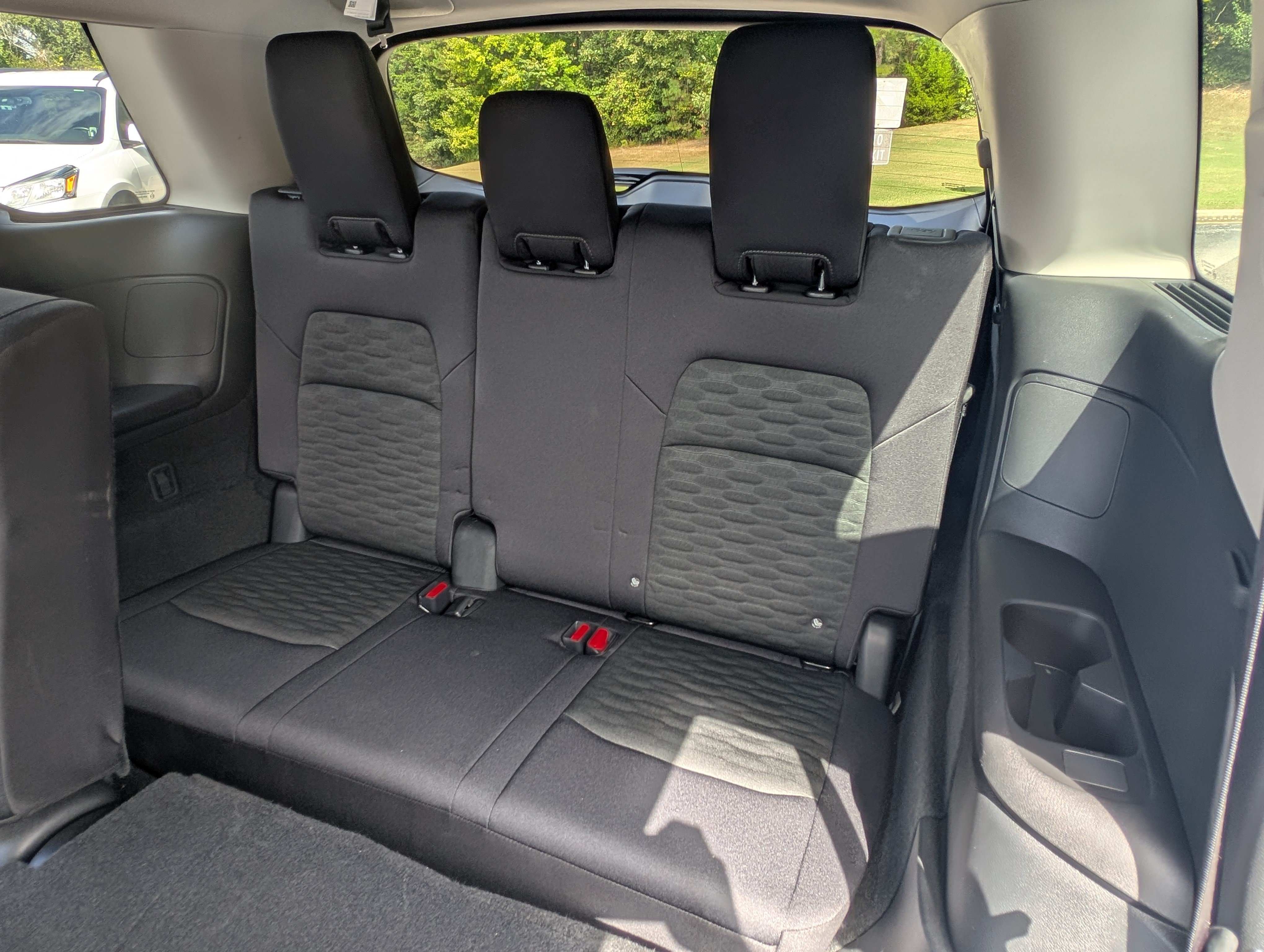 Used 2025 Nissan Pathfinder SV FWD image 18