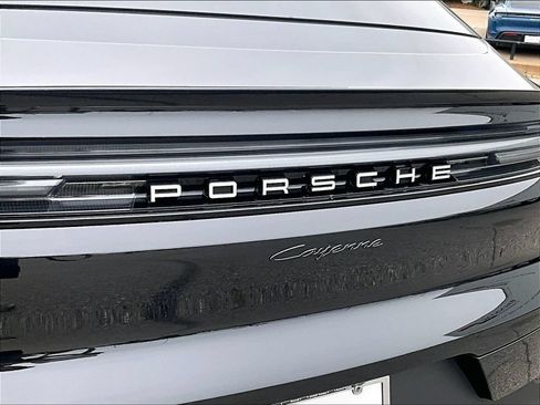 Certified 2024 Porsche Cayenne Coupe AWD/4WD image 22