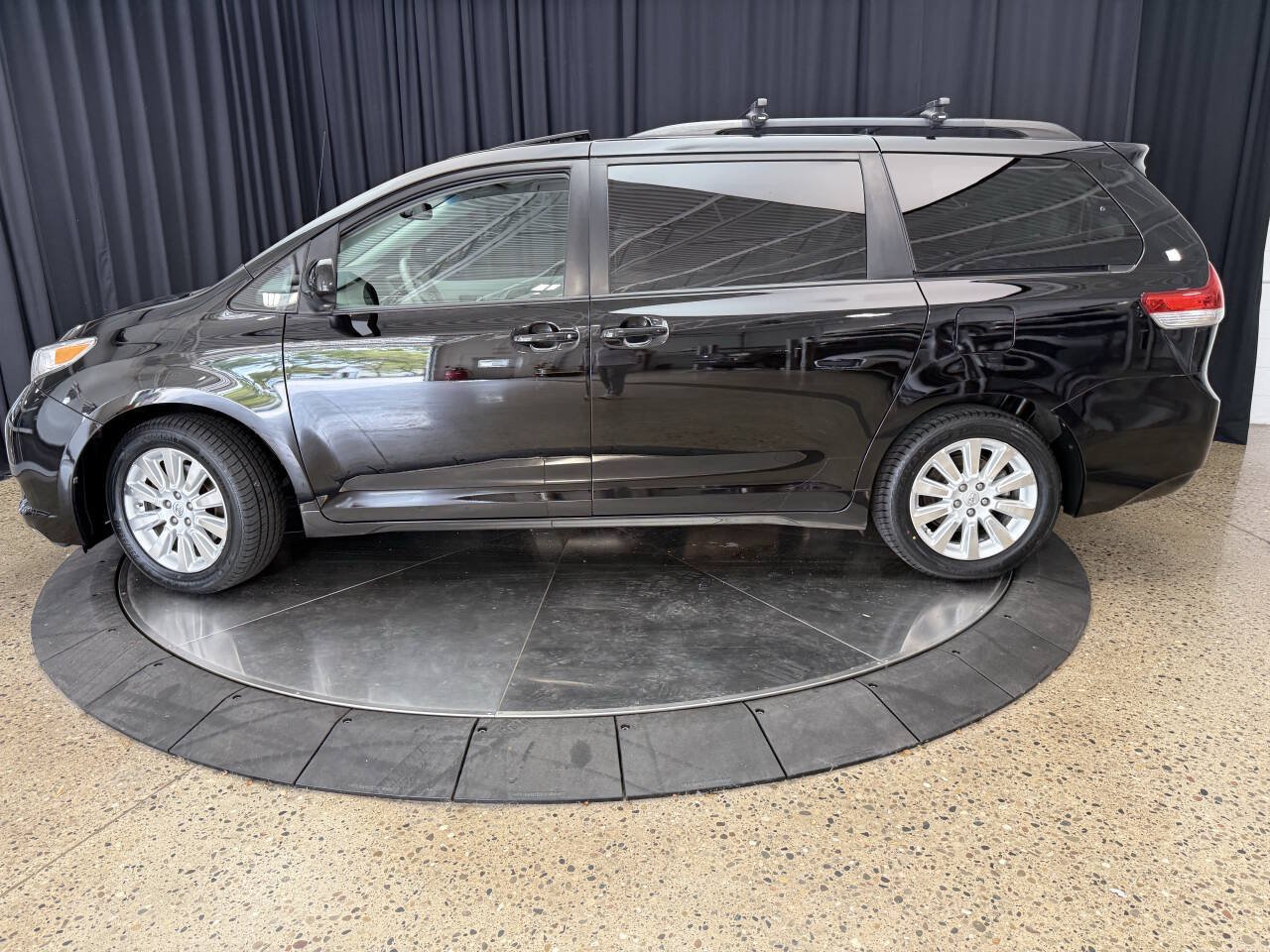 Used 2013 Toyota Sienna XLE AWD/4WD image 5