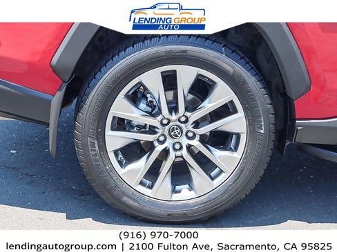 Used 2019 Toyota RAV4 XLE Premium image 10