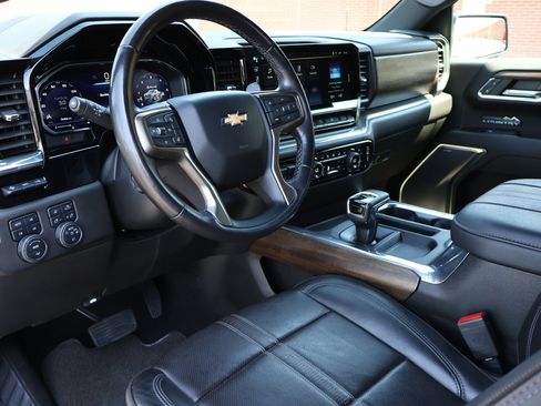 Used 2023 Chevrolet Silverado 1500 High Country w/ Technology Package image 2