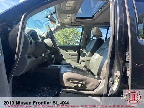 Used 2019 Nissan Frontier SL image 12