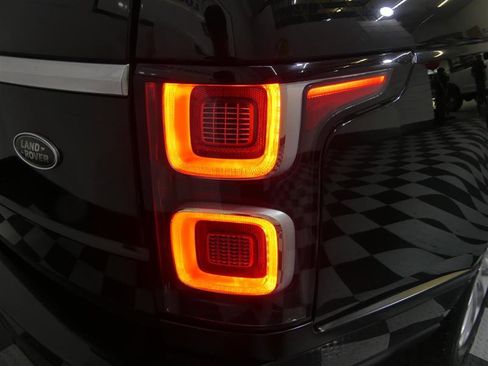 Used 2018 Land Rover Range Rover HSE image 16