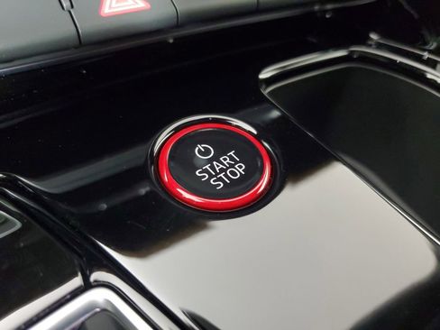 Used 2023 Audi e-tron GT Premium Plus image 33