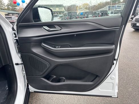 Certified 2024 Jeep Grand Cherokee Altitude image 30