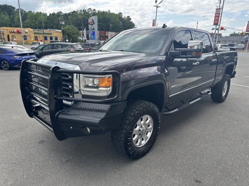 Used 2015 GMC Sierra 2500 SLT w/ Suspension Package, Off-Road AWD/4WD image 4