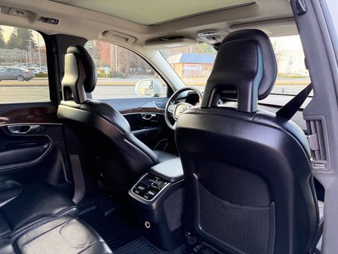 Used 2018 Volvo XC90 T6 Momentum w/ Convenience Package image 25