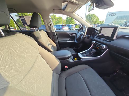 Used 2025 Toyota RAV4 XLE FWD image 10