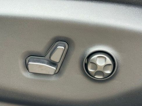 New 2027 Chrysler Pacifica Limited FWD image 13