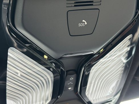 Certified 2025 BMW X7 M60i w/ Climate Comfort Package image 23