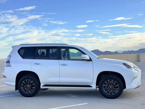 Used 2020 Lexus GX 460 Premium w/ Premium Package AWD/4WD image 4