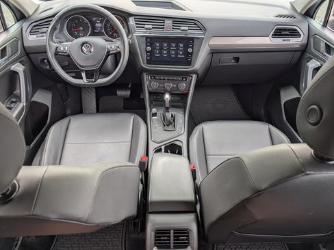 Used 2020 Volkswagen Tiguan SE image 23