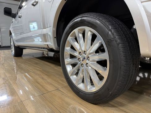 Used 2019 Ford F150 Limited w/ Trailer Tow Package image 9