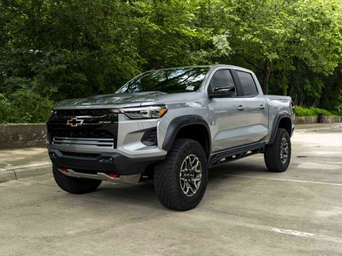 Used 2024 Chevrolet Colorado ZR2 AWD/4WD image 5