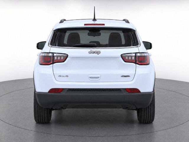 Used 2024 Jeep Compass Latitude AWD/4WD image 3