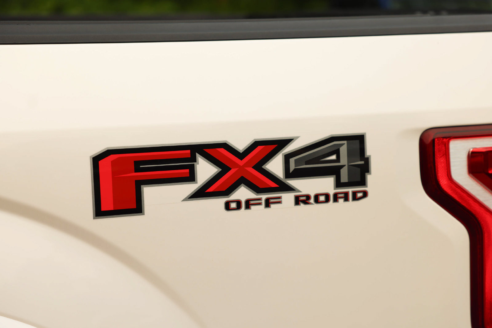 Certified 2019 Ford F150 Lariat w/ Trailer Tow Package AWD/4WD image 31
