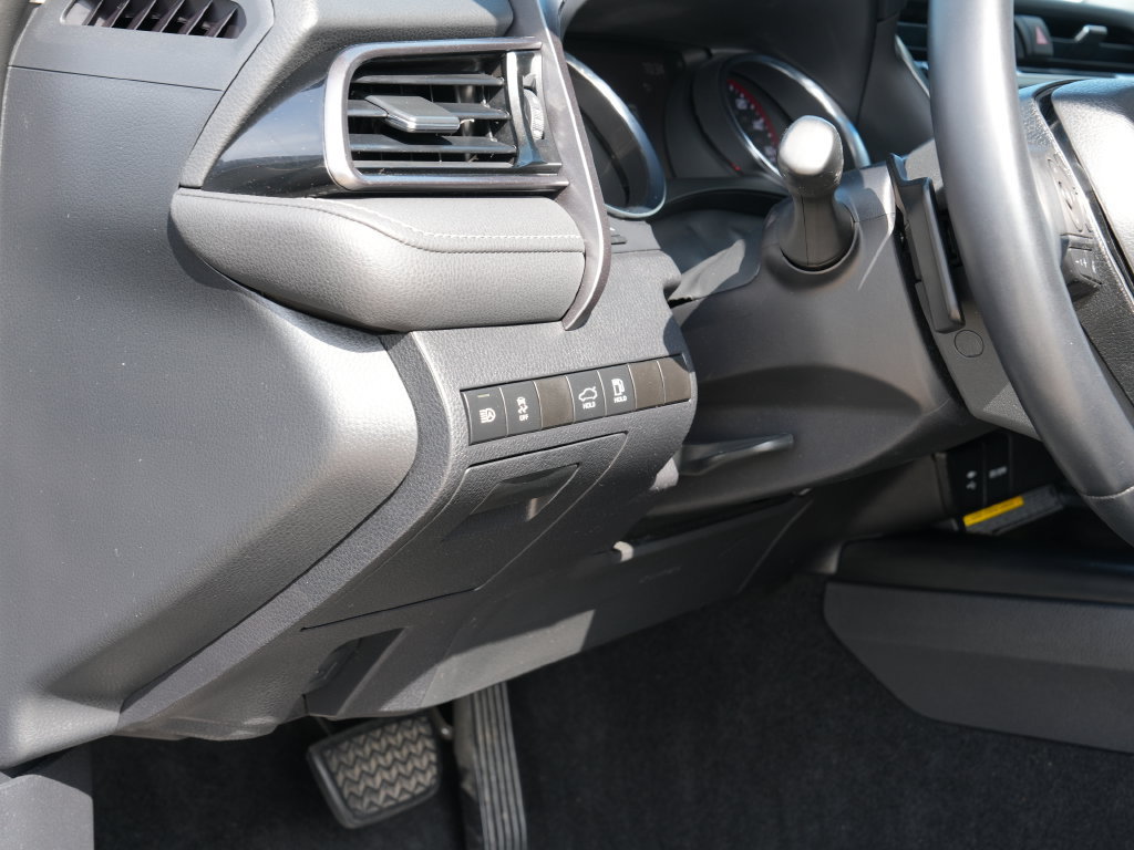 Used 2019 Toyota Camry XSE FWD image 28