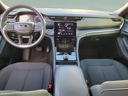 Used 2025 Jeep Grand Cherokee L Laredo RWD image 7