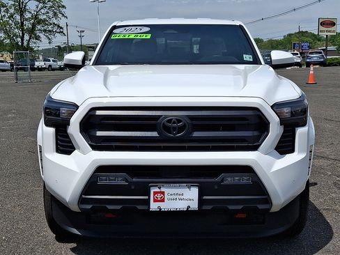 Used 2025 Toyota Tacoma SR5 w/ SR5 Upgrade Package AWD/4WD image 2