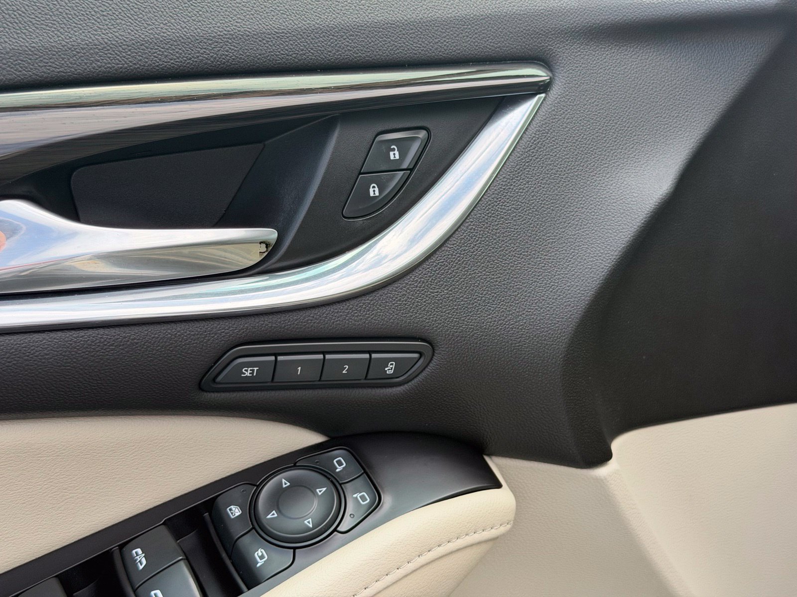 Used 2020 Buick Enclave Premium w/ Sun and Sites Package FWD image 14