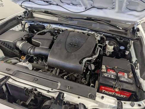 Used 2022 Toyota Tacoma SR AWD/4WD image 32