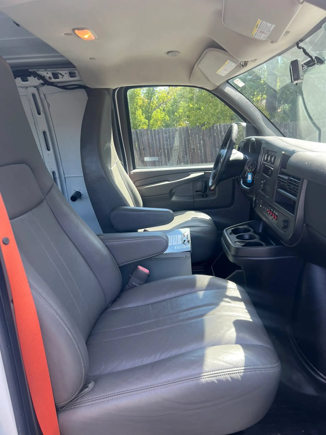 Used 2014 Chevrolet Express 2500 RWD image 9