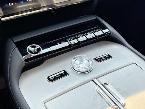 New 2027 Lincoln Navigator Reserve w/ Jet Appearance Package AWD/4WD image 30