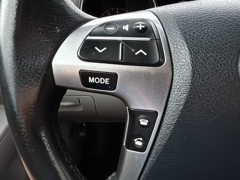 Used 2013 Toyota Highlander Limited FWD image 18