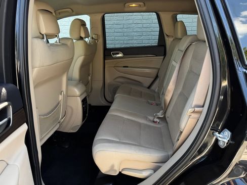 Used 2015 Jeep Grand Cherokee Laredo w/ Quick Order Package 23E RWD image 18